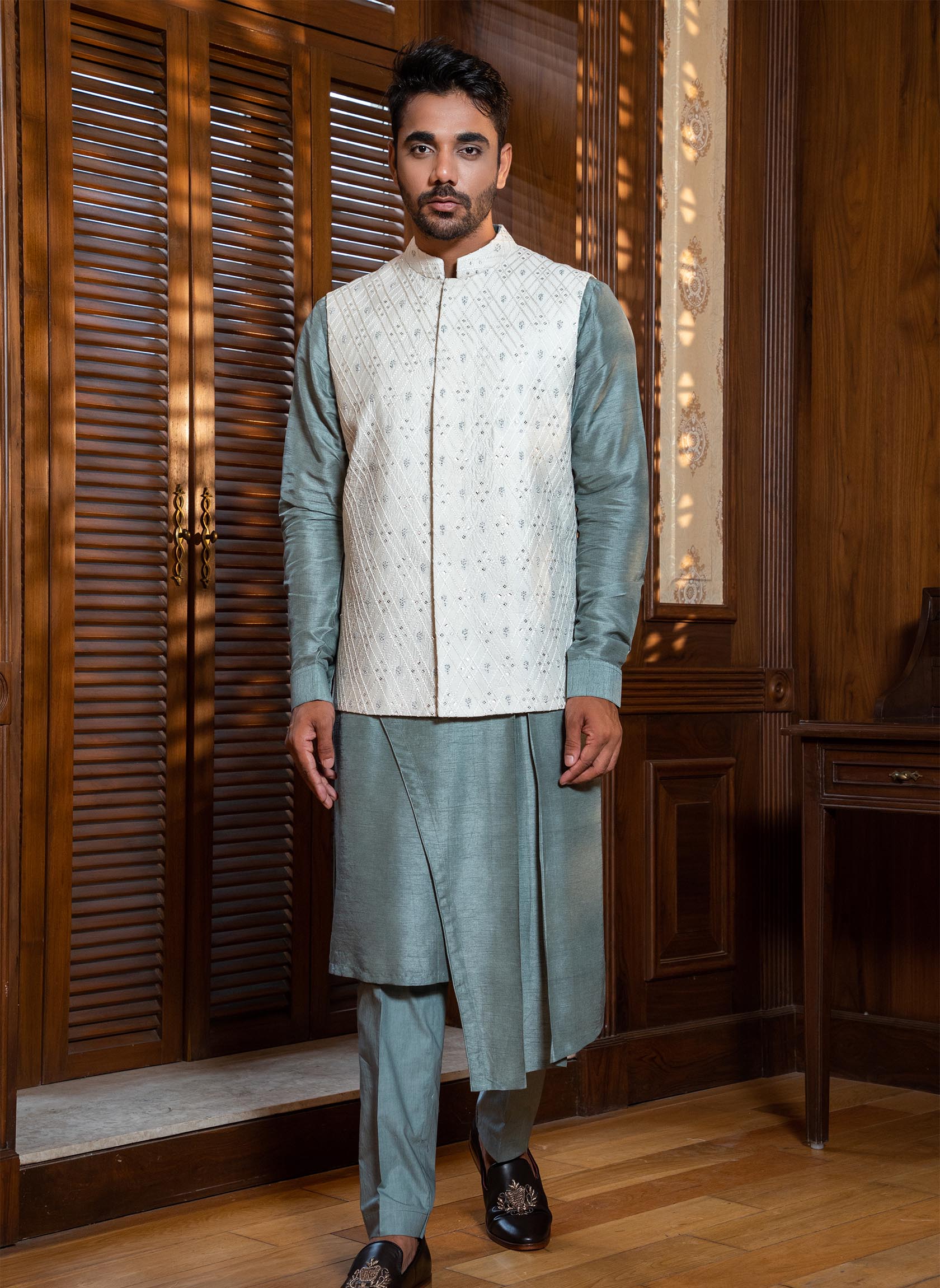 hand-embroidered-bandi-with-asymmetric-kurta-set
